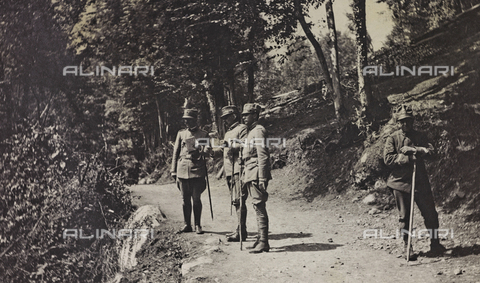 AVQ-A-003796-0131 - First World War: soldiers in the valley of Selisce - Date of photography: 1915-1918 - Alinari Archives, Florence