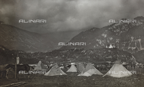 AVQ-A-003796-0157 - First World War: military camp in Caporetto - Date of photography: 1915-1918 - Alinari Archives, Florence
