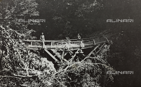 AVQ-A-003796-0179 - First World War: wooden bridge - Date of photography: 1915-1918 - Alinari Archives, Florence