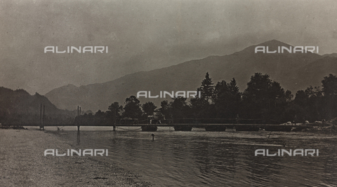 AVQ-A-003796-0186 - First World War: bridge of boats on the Isonzo - Date of photography: 1915-1918 - Alinari Archives, Florence