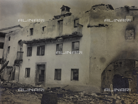 AVQ-A-003796-0198 - First World War: bombed houses Bovec - Date of photography: 1915-1918 - Alinari Archives, Florence