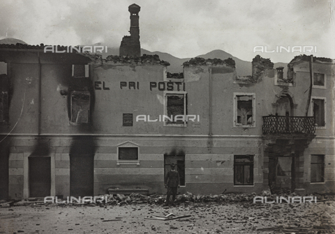 AVQ-A-003796-0199 - First World War: bombed houses Bovec - Date of photography: 1915-1918 - Alinari Archives, Florence