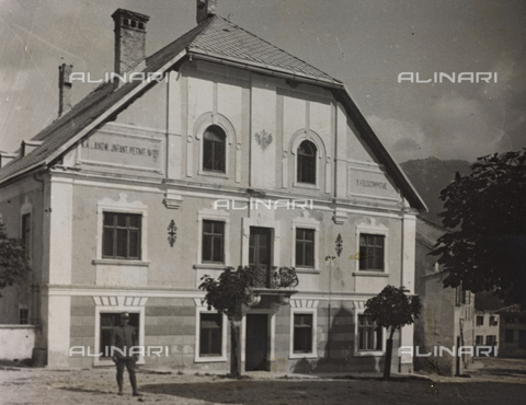 AVQ-A-003796-0200 - First World War: building in Plezzo - Date of photography: 1915-1918 - Alinari Archives, Florence