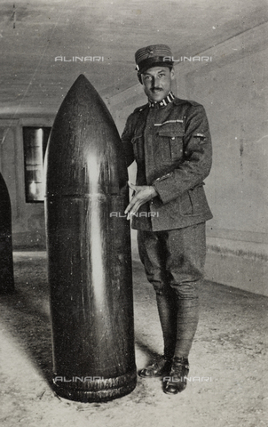 AVQ-A-003796-0209 - First World War: Italian soldier with bullet - Date of photography: 1915-1918 - Alinari Archives, Florence