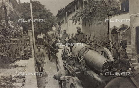 AVQ-A-003796-0215 - First World War: transport of cannons - Date of photography: 1915-1918 - Alinari Archives, Florence