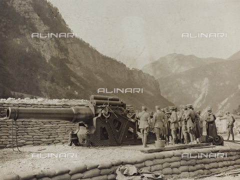 AVQ-A-003796-0229 - First World War: Italian soldiers with cannon - Date of photography: 1915-1918 - Alinari Archives, Florence