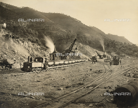 AVQ-A-003811-0001 - Terracing at the Peille train station in France. The construction of the railway stretch Nice-Coni was carried out by the Fratelli Gianotti company - Date of photography: 1890 ca - Alinari Archives, Florence