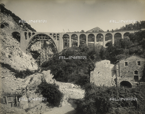 AVQ-A-003811-0005 - Viaduct with an elevated central span at Erbossiera in France. The construction of the railway stretch Nice-Coni was carried out by the Fratelli Giannotti company - Date of photography: 1925 - Alinari Archives, Florence