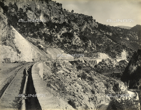 AVQ-A-003811-0008 - Supporting walls of the railway stretch to Euira, near Nice in France. The construction of the railway stretch Nice-Coni was carried out by the Fratelli Gianotti company - Date of photography: 1925 - Alinari Archives, Florence