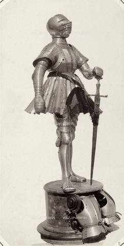 AVQ-A-003863-0008 - Un'armatura e due pettorali del re di Castiglia Filippo I, conservati in Austria - Data dello scatto: 1859 - Archivi Alinari, Firenze