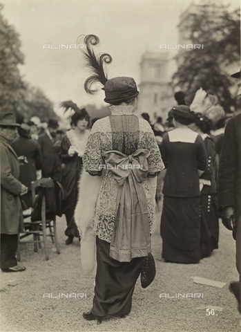 AVQ-A-003929-0010 - "Fashion at the races": a woman spectator shown from behind at Longchamps, Paris, France - Date of photography: 11/05/1913 - Alinari Archives, Florence