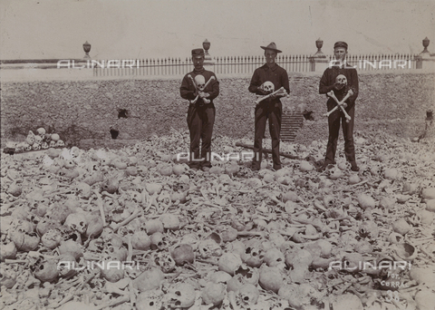 AVQ-A-004053-0038 - 'Antilles': a mass grave in Havana - Date of photography: 1910-1920 ca. - Alinari Archives, Florence