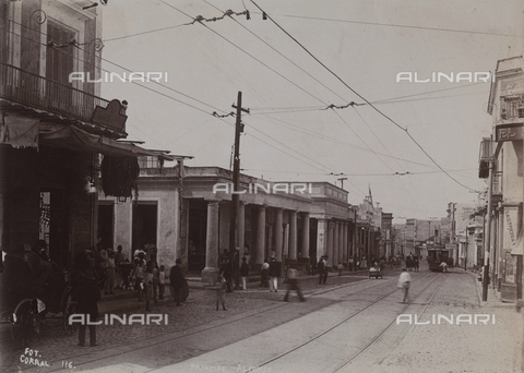 AVQ-A-004053-0046 - 'Antilles': a street in Havana - Date of photography: 1910-1920 ca. - Alinari Archives, Florence