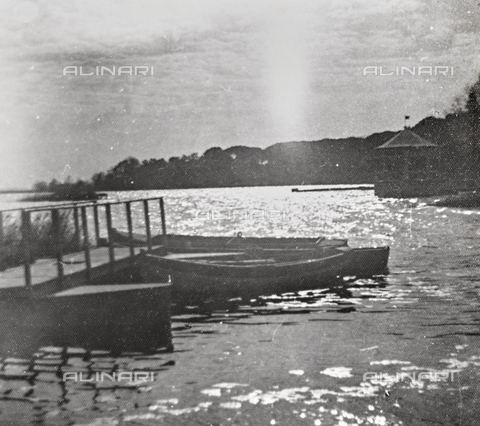 AVQ-A-004294-0066 - "Massaciuccoli - noon at the lake" - Date of photography: 1910-1920 - Alinari Archives, Florence