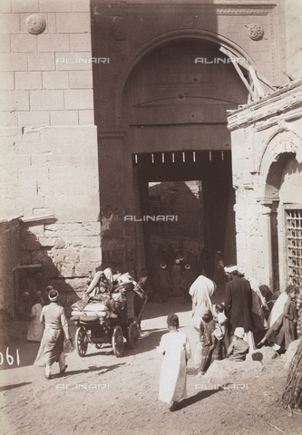 AVQ-A-004358-0064 - "Sites et Monuments du Caire": the door of Bab en-Nasr - Date of photography: 1873-1893 - Alinari Archives, Florence