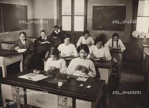 AVQ-A-004562-0007 - Album "School Giacinto Pacchiotti, photographs taken during the visit of HRH Princess Lydia Duchess of Pistoia": school of painting on ceramics and crocheting - Date of photography: 20/11/1929 - Alinari Archives, Florence