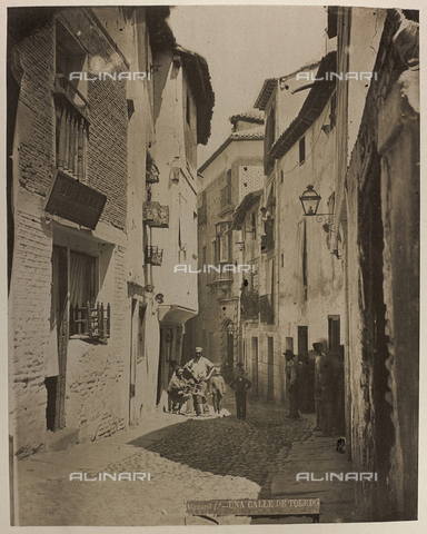 AVQ-A-004640-0014 - Album "Toledo": Animated view of an alley in Toledo - Date of photography: 1880-1890 - Alinari Archives, Florence