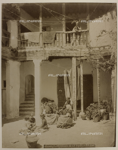 AVQ-A-004640-0016 - Album "Toledo": Scene of daily life in a courtyard of Toledo - Date of photography: 1880-1890 - Alinari Archives, Florence