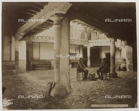 AVQ-A-004640-0018 - Album "Toledo": Scene of conversation in a backyard of a house in Toledo - Date of photography: 1880-1890 - Alinari Archives, Florence