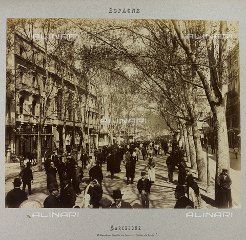AVQ-A-004816-0010 - Album "Barcelone 1888": Animated view of the Ramblas and the Liceu Theatre in Barcelona - Date of photography: 1888 - Alinari Archives, Florence