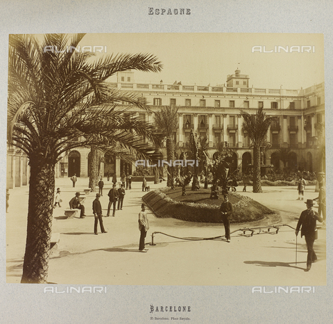 AVQ-A-004816-0014 - Album "Barcelone 1888": Animated view of the Place Royale in Barcelona - Date of photography: 1888 - Alinari Archives, Florence