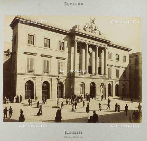 AVQ-A-004816-0016 - Album "Barcelone 1888": Animated view of Saint James Square with the Town Hall in Barcelona - Date of photography: 1888 - Alinari Archives, Florence