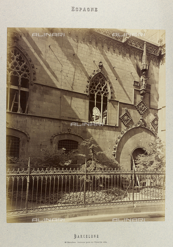 AVQ-A-004816-0017 - Album "Barcelone 1888": Side entrance of the Town Hall building in Barcelona - Date of photography: 1888 - Alinari Archives, Florence