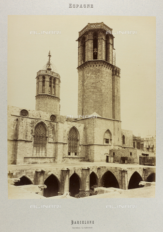 AVQ-A-004816-0019 - Album "Barcelone 1888": The cloister of the Cathedral of the Holy Cross and Saint Eulalia in Barcelona - Date of photography: 1888 - Alinari Archives, Florence