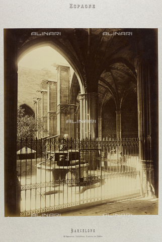 AVQ-A-004816-0021 - Album " Barcelone 1888 ": Fountain in the cloister of the Cathedral of the Holy Cross and Saint Eulalia in Barcelona - Date of photography: 1888 - Alinari Archives, Florence
