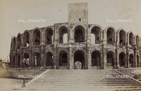 AVQ-A-004951-0081 - L' anfiteatro romano di Arles - Data dello scatto: 1890-1899 - Archivi Alinari, Firenze