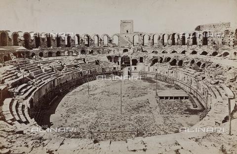AVQ-A-004951-0082 - Interno dell'anfiteatro romano di Arles - Data dello scatto: 1890-1899 - Archivi Alinari, Firenze