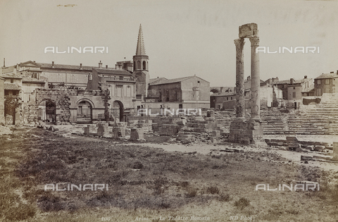 AVQ-A-004951-0094 - Teatro romano di Arles - Data dello scatto: 1890-1899 - Archivi Alinari, Firenze