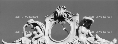 AVQ-A-004985-0027 - Decorazione scultorea, particolare, Trieste - Data dello scatto: 2000 ca. - Donazione Sterle Marino / Archivi Alinari, Firenze