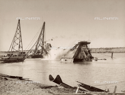 BAQ-F-001455-0000 - Blast of a dredger placed in a canal. - Date of photography: 1890 ca. - Alinari Archives, Florence