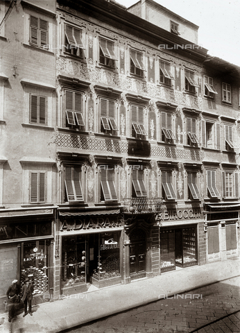 BBA-F-000221-0000 - Faà§ade of a building with store-fronts - Date of photography: 1930 ca. - Alinari Archives, Florence