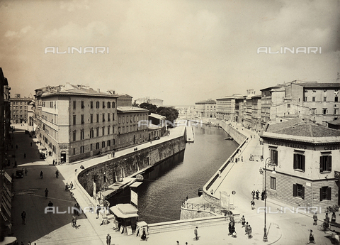 BBA-F-001027-0000 - View of Livorno with a canal - Date of photography: 1940-1950 ca. - Alinari Archives, Florence