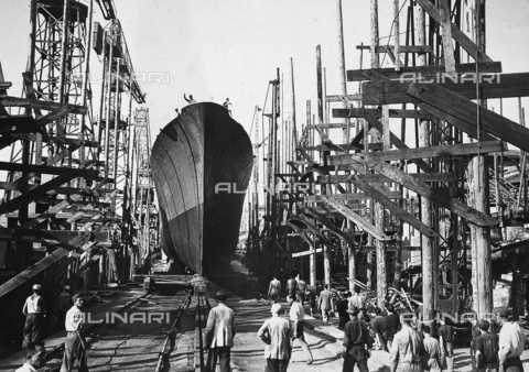 BBA-F-001197-0000 - Livorno. Inside a shipyard - Date of photography: 1950 ca. - Alinari Archives, Florence
