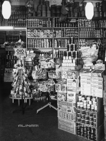 BBA-F-004456-0000 - Interior of a grocery shop, dispalying its packaged wares, Livorno - Date of photography: 1950-1960 - Alinari Archives, Florence