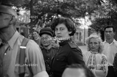 BPK-S-AA7016-0704 - Soldatessa russa a Teupitz - Data dello scatto: 1945 - Josef Donderer / BPK/Archivi Alinari