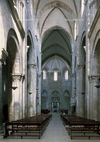 CAL-F-010980-0000 - Interno del Duomo di Barletta - Data dello scatto: 2002 - Archivi Alinari, Firenze