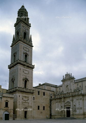 CAL-F-011046-0000 - Facciata settentrionale e campanile del Duomo di Lecce - Data dello scatto: 2002 - Archivi Alinari, Firenze