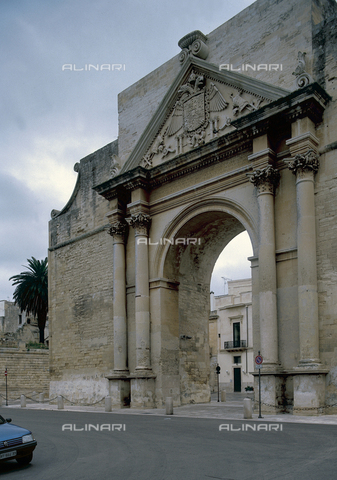 CAL-F-011052-0000 - L'arco di Trionfo di Carlo V a Lecce - Data dello scatto: 2002 - Archivi Alinari, Firenze