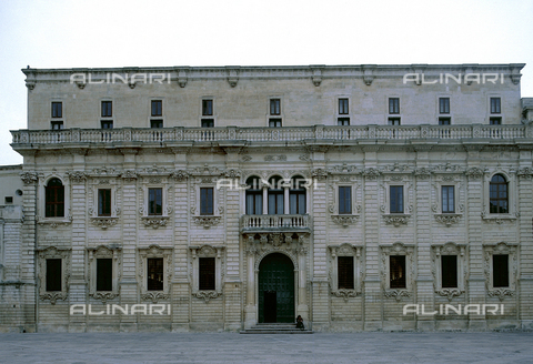 CAL-F-011054-0000 - Palazzo del Seminario in piazza Duomo - Data dello scatto: 2002 - Archivi Alinari, Firenze