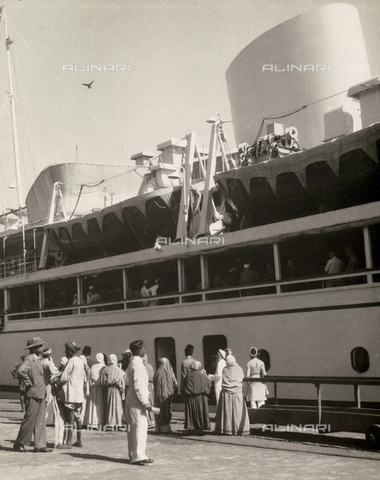 DPD-F-000197-0000 - The Victoria ship in Bombay - Date of photography: 1929-1939 ca. - Alinari Archives, Florence