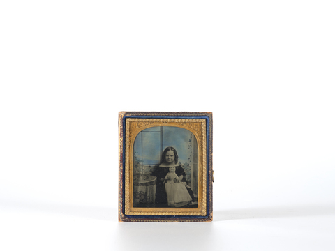 DVQ-F-000411-0000 - Portrait of a little girl with doll - Alinari Archives, Florence