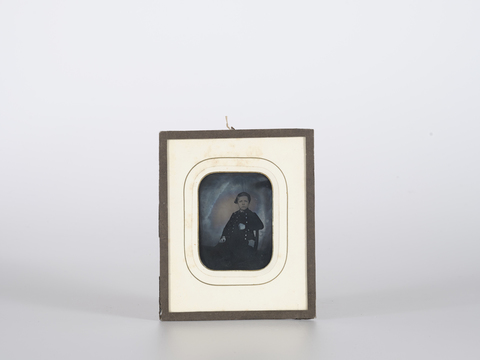 DVQ-F-000587-0000 - Child portrait in uniform - Date of photography: 1860-1870 ca. - Alinari Archives, Florence
