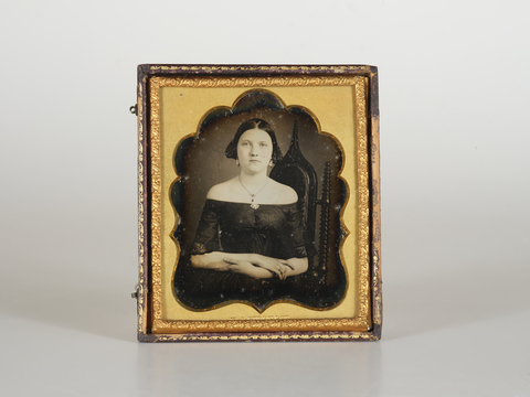 DVQ-F-000847-0000 - Portrait of a young woman - Date of photography: 1850 ca. - Alinari Archives, Florence
