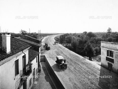 FAQ-F-000181-0000 - "Correction of the Garofolo curve," realized by the Ferrobeton building company in northern Italy - Date of photography: 1910-1920 ca. - Alinari Archives, Florence