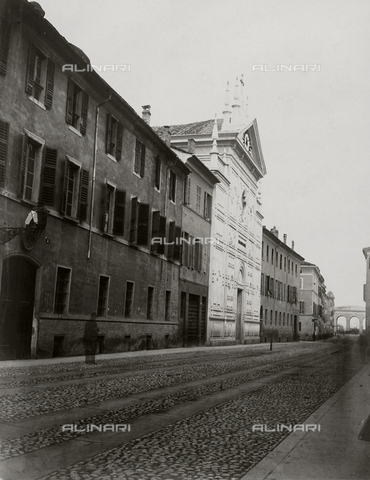 FBQ-A-006155-0006 - La strada di Santa Barnaba con l'oratorio della SS. Trinità a Parma - Data dello scatto: 1865 ca. - Archivi Alinari, Firenze