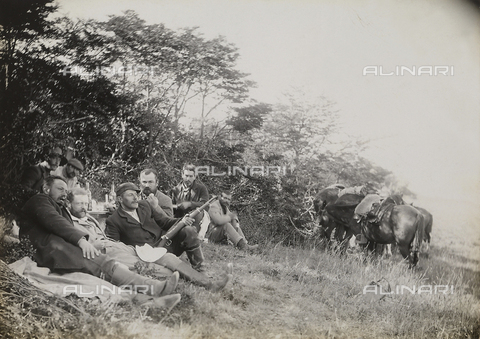 FBQ-A-006185-0034 - Measures to establish the Chilean-Argentinian border: picnic on the grass. Argentina - Date of photography: 1900 ca. - Alinari Archives, Florence